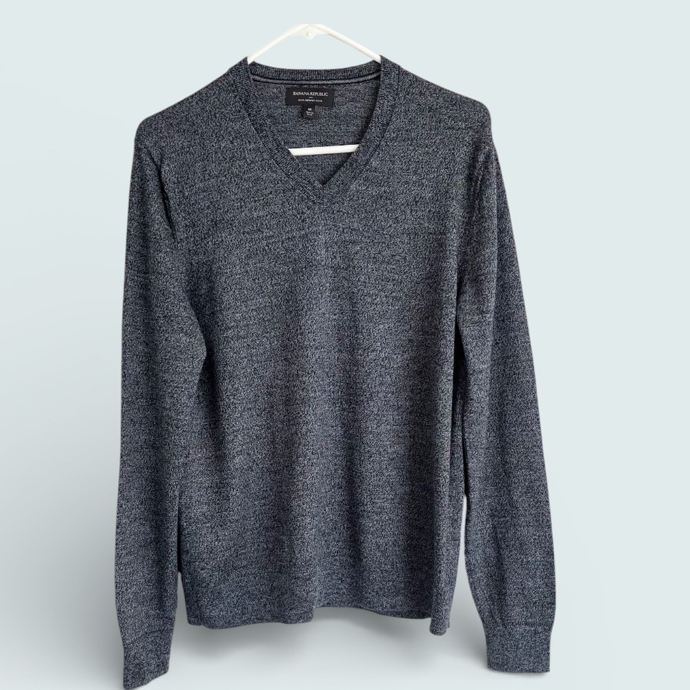Banana Republic Factory Gray V-Neck Merino Wool Sweater Sz M